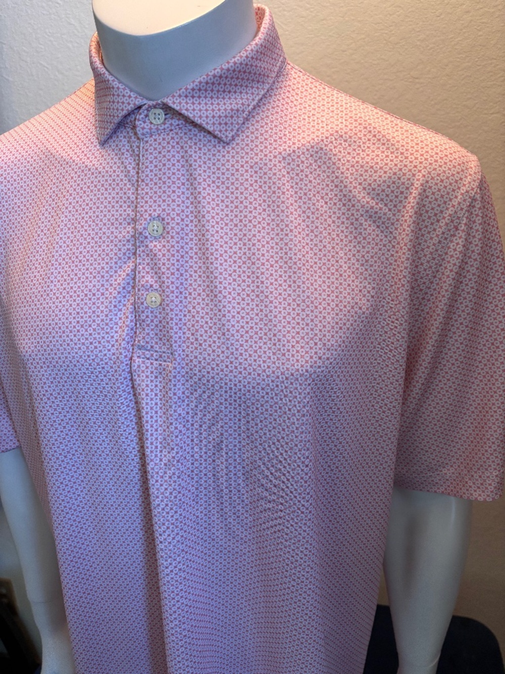 Nice mens XL Johnnie O golf polo pink and white